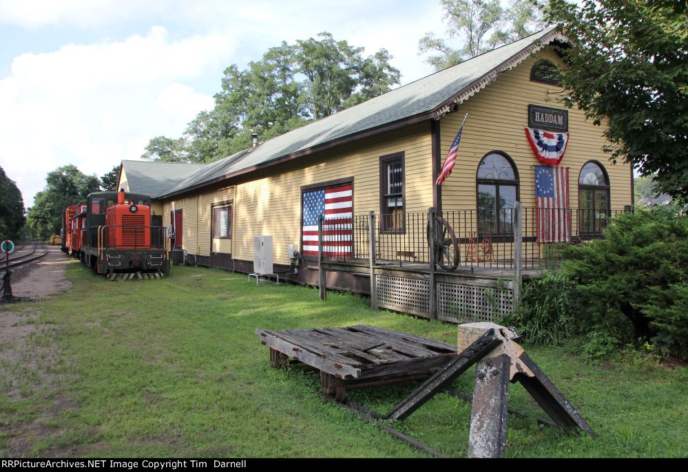 VALE 900 at Haddam depot